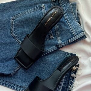 NWOT Good America Kickstand Slide Sandlas ✨👜